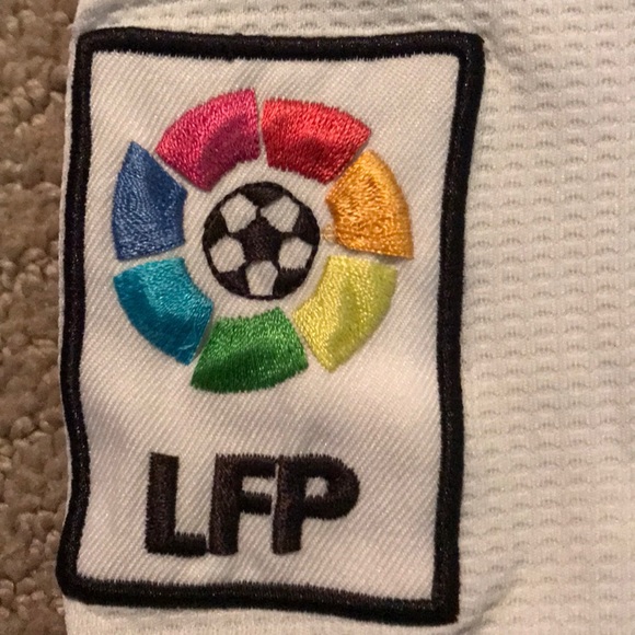 2016 Real Madrid jersey - Picture 2 of 4